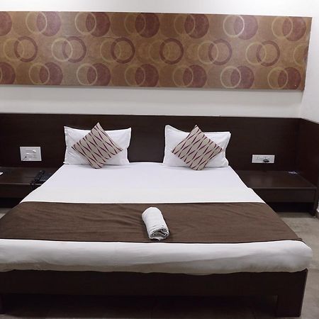 Hotel Palm View Residency Vadodara Eksteriør billede