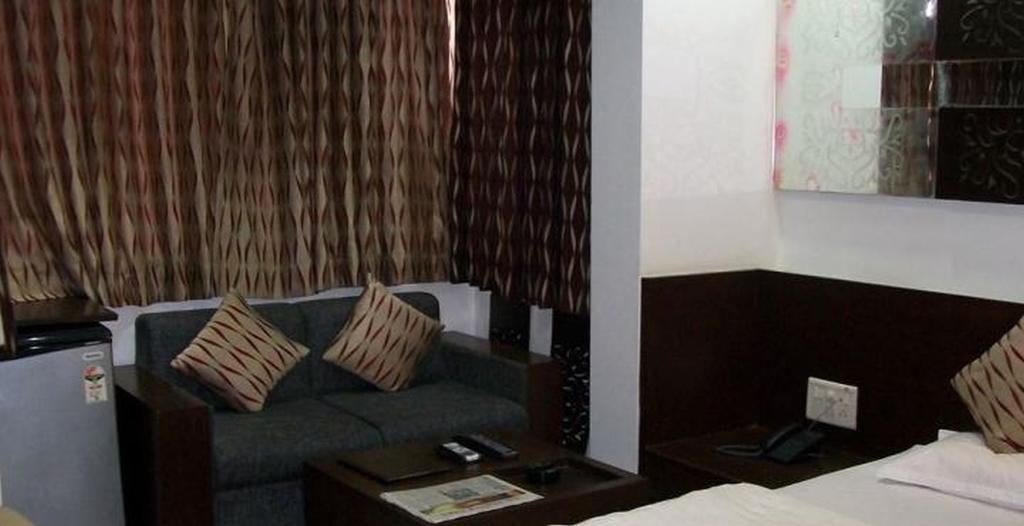 Hotel Palm View Residency Vadodara Eksteriør billede