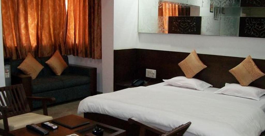 Hotel Palm View Residency Vadodara Eksteriør billede