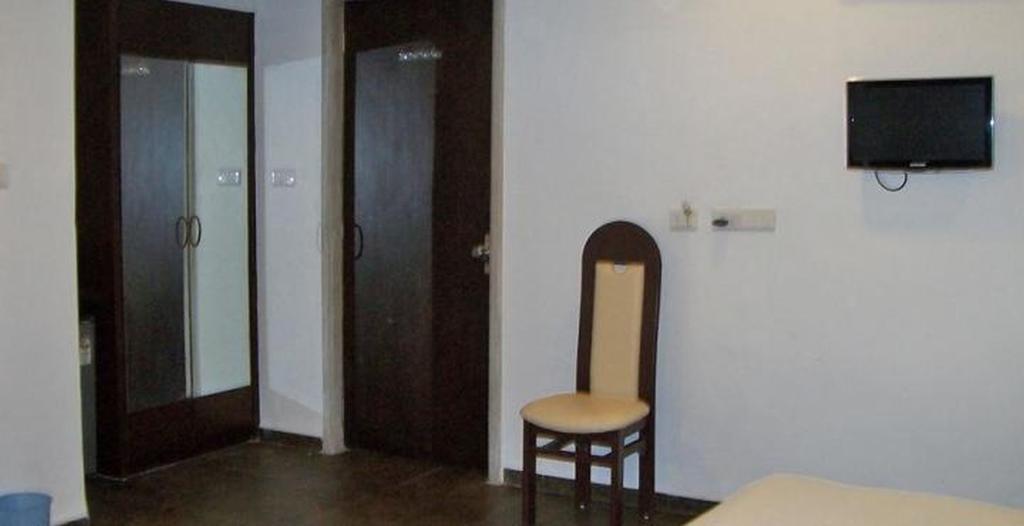 Hotel Palm View Residency Vadodara Eksteriør billede