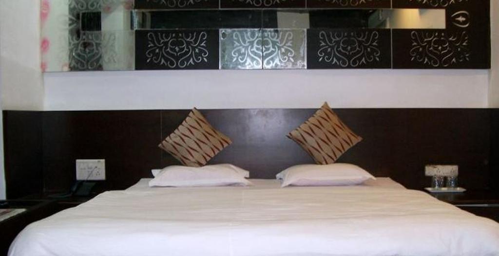 Hotel Palm View Residency Vadodara Eksteriør billede
