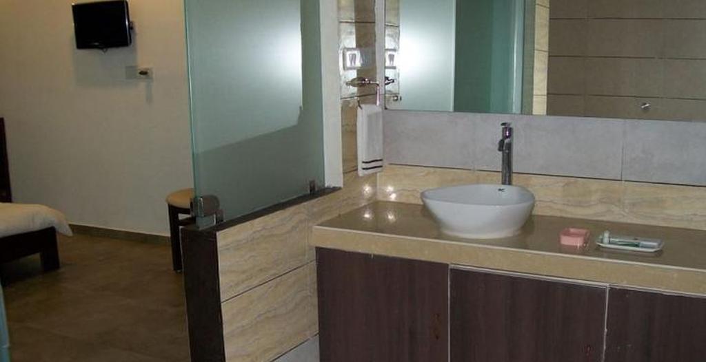 Hotel Palm View Residency Vadodara Eksteriør billede