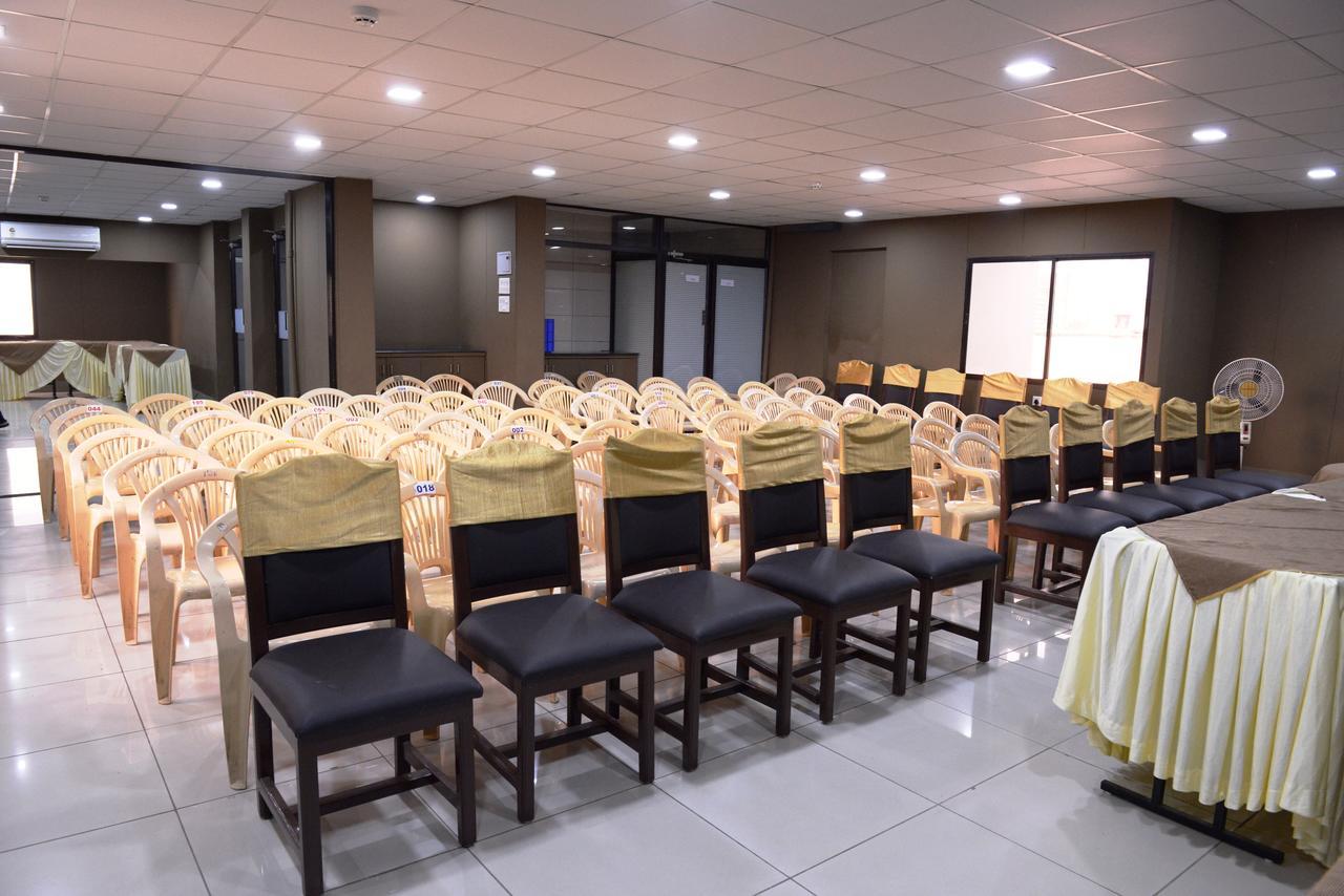 Hotel Palm View Residency Vadodara Eksteriør billede
