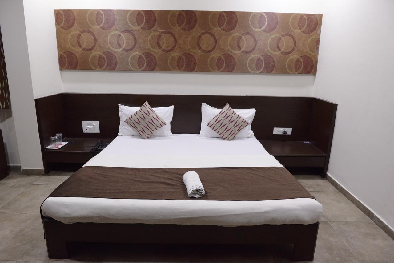 Hotel Palm View Residency Vadodara Eksteriør billede