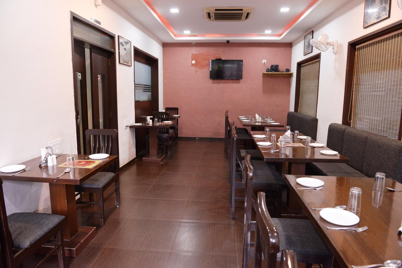 Hotel Palm View Residency Vadodara Eksteriør billede